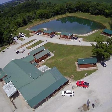 Country Cabins Hotel Chariton Bagian luar foto