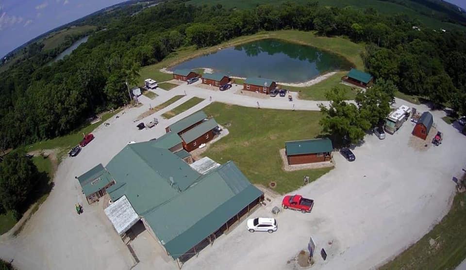 Country Cabins Hotel Chariton Bagian luar foto