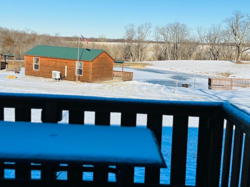 Country Cabins Hotel Chariton Bagian luar foto
