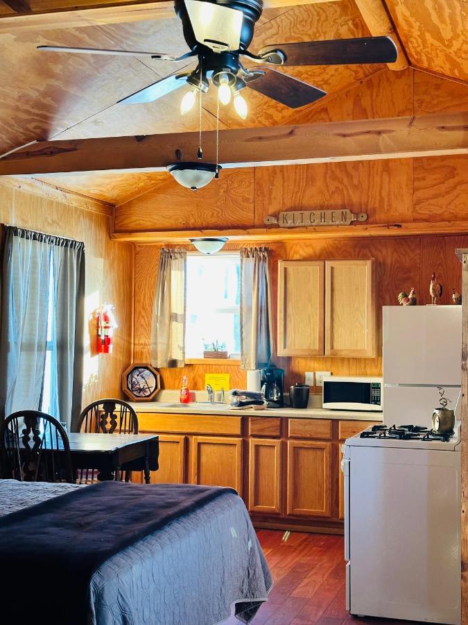 Country Cabins Hotel Chariton Bagian luar foto