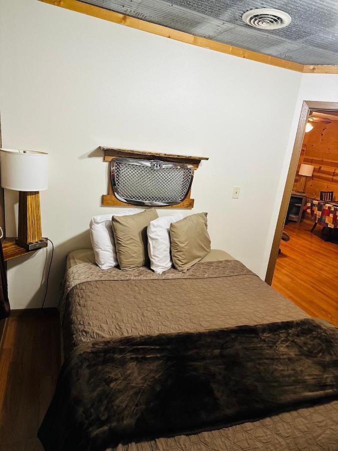 Country Cabins Hotel Chariton Bagian luar foto