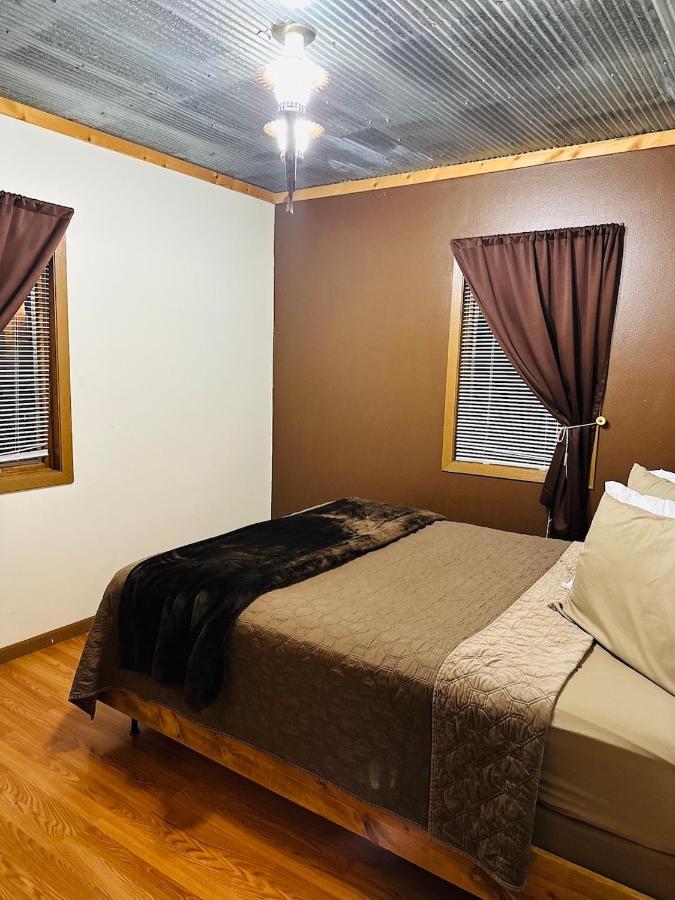 Country Cabins Hotel Chariton Bagian luar foto