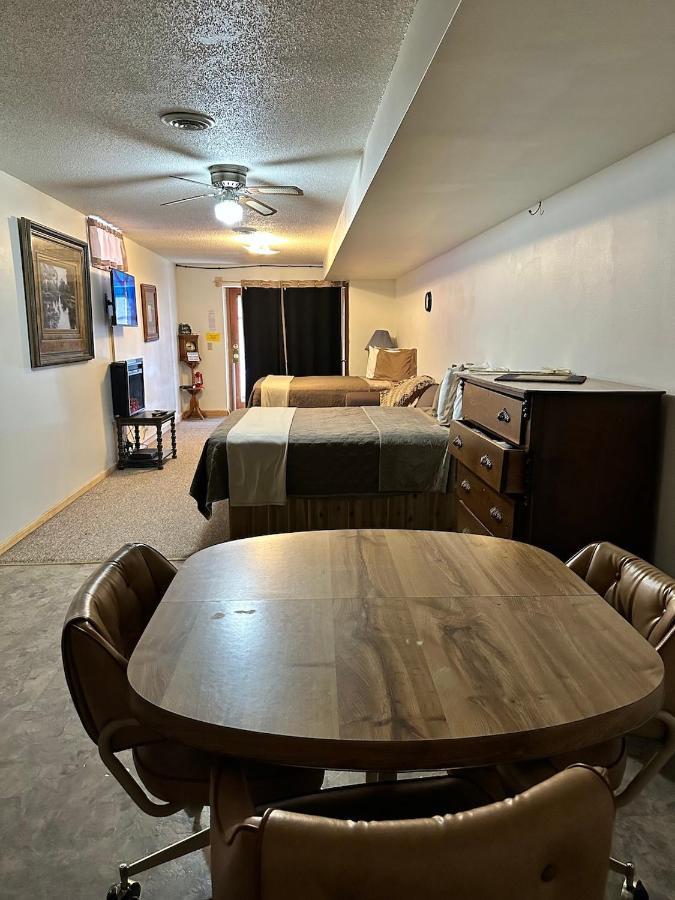 Country Cabins Hotel Chariton Bagian luar foto