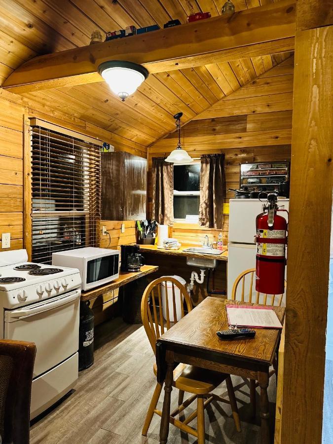 Country Cabins Hotel Chariton Bagian luar foto