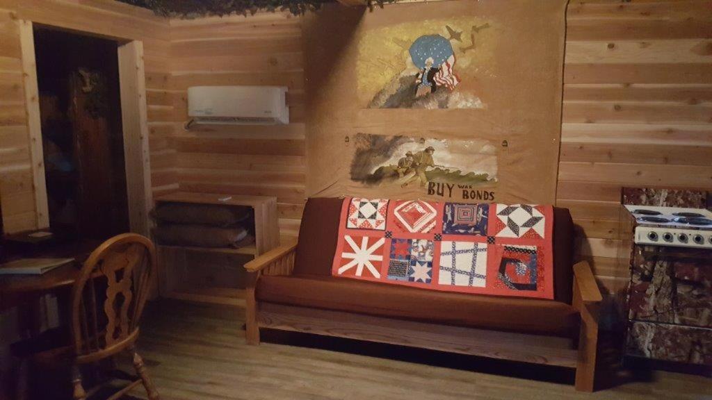 Country Cabins Hotel Chariton Bagian luar foto