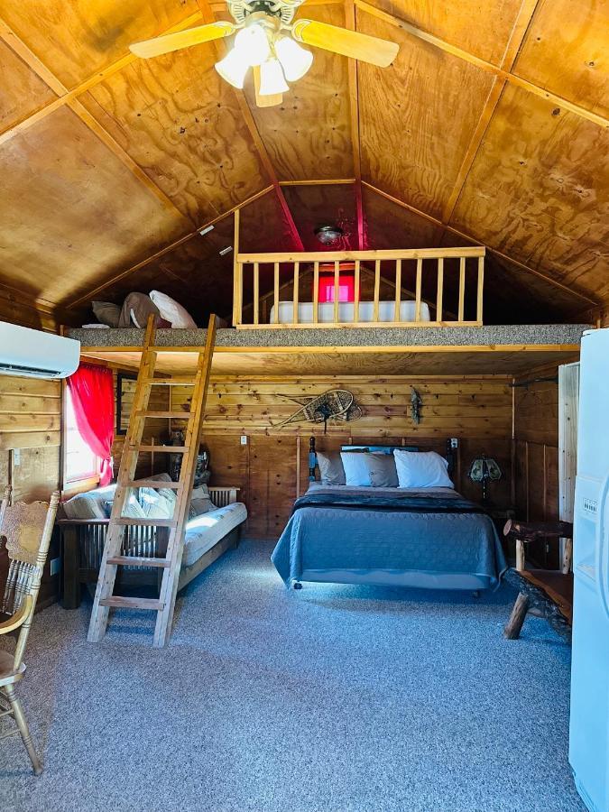 Country Cabins Hotel Chariton Bagian luar foto