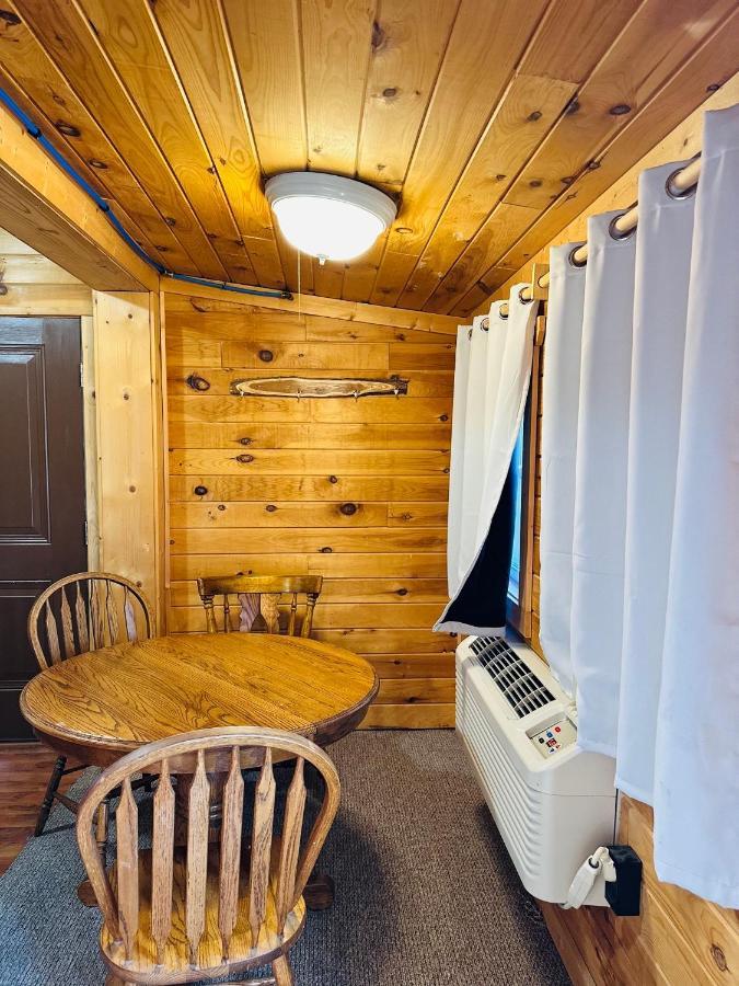 Country Cabins Hotel Chariton Bagian luar foto